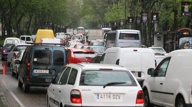 Carmena eliminará también carriles al tráfico en el Paseo del Prado si es reelegida