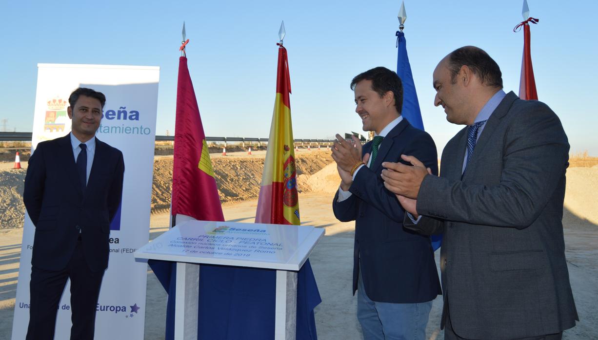 Acto de colocación de la primera piedra del carril bici para la interconexión de los núcleos urbanos