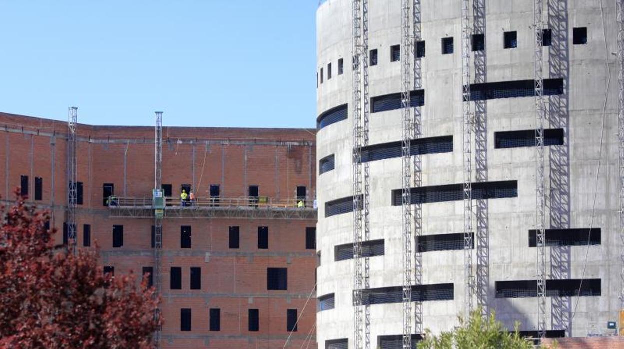 En las obras del nuevo hospital de Toledo están trabajando cientos de personas