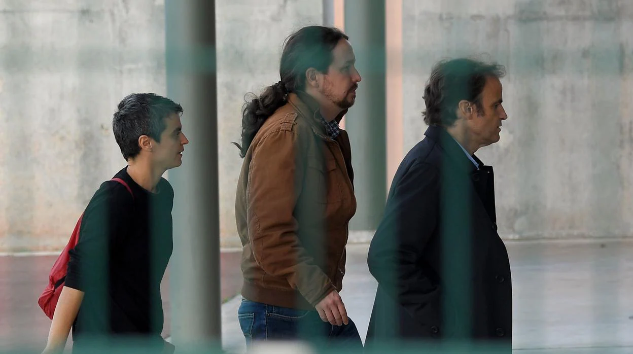 Pablo Iglesias acudió ayer a la cárcel para reunirse con Oriol Junqueras