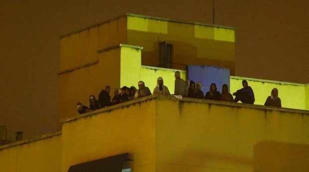 Salvaje motín de argelinos en el CIE: once policías heridos en una encerrona