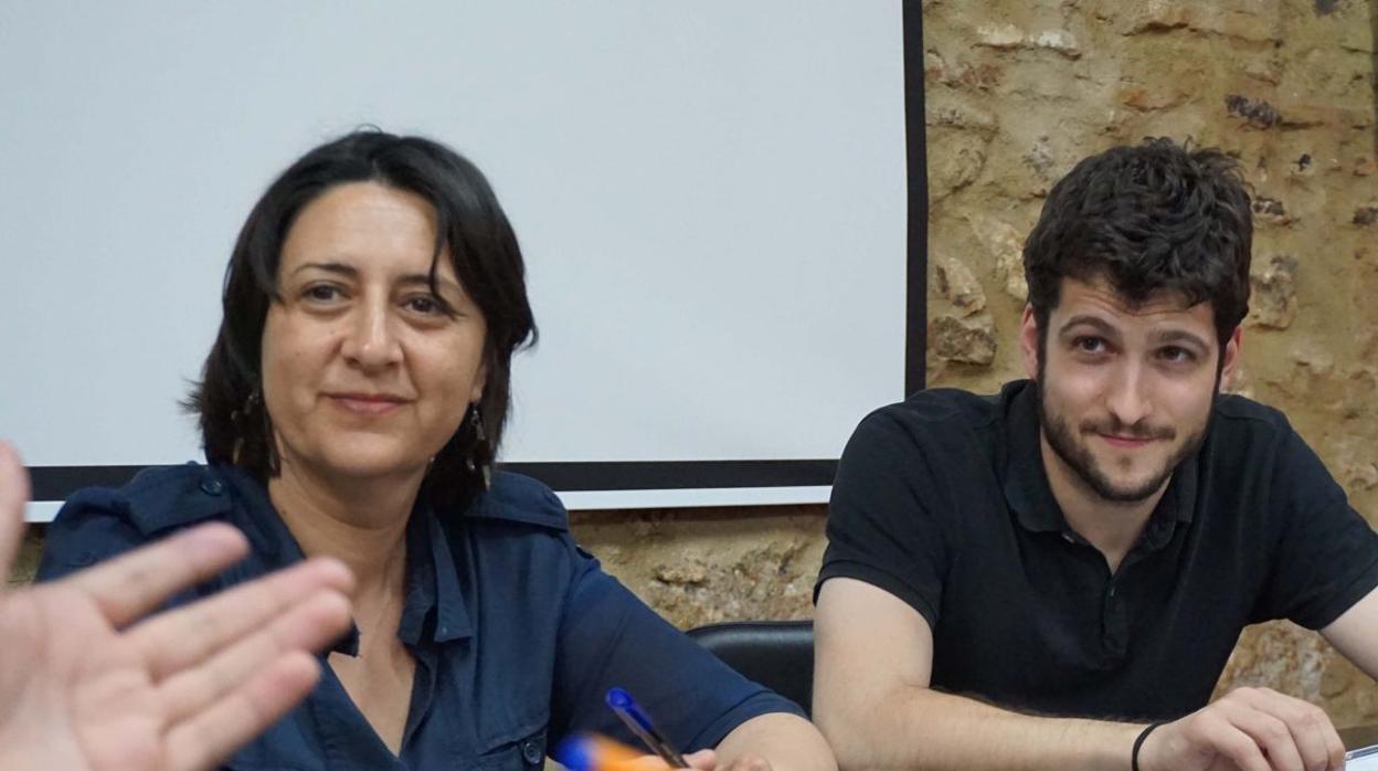 Los líderes de EUPV y Podemos, Rosa Pérez y Antonio Estañ,