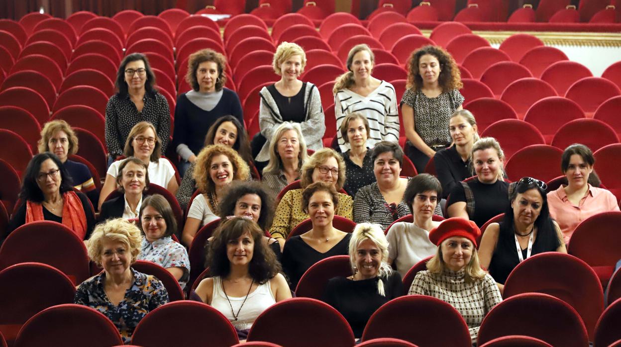 Participantes DE la mesa redonda «Mujeres productoras de cine en España» en el Teatro Calderón de Valladolid