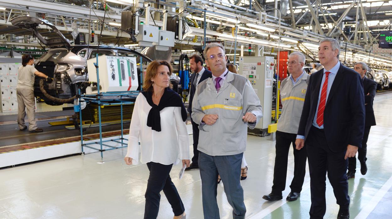 La ministra de Transición Ecológica, Teresa Ribera, durante una reciente visita a la factoría de Renault en Valladolid