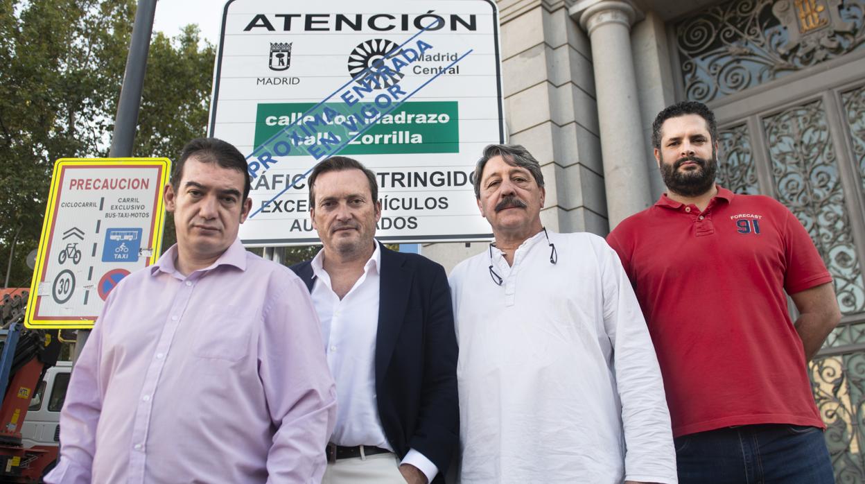 portavoces de una plataforma que piden la paralización del Plan Madrid CentraL