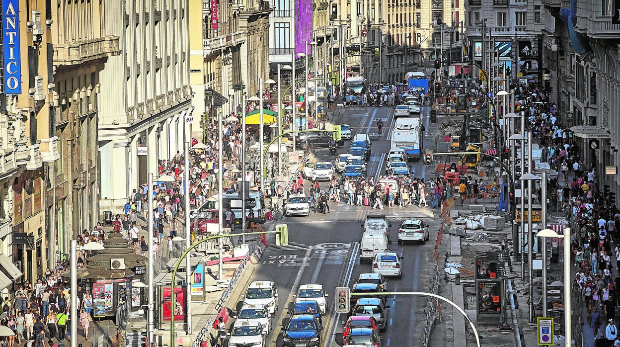 La Gran Vía, una de las principales arterias afectadas por el plan especial de Carmena