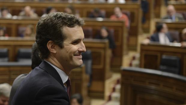 Casado asegura que Sánchez «ha roto relaciones» con la Constitución española