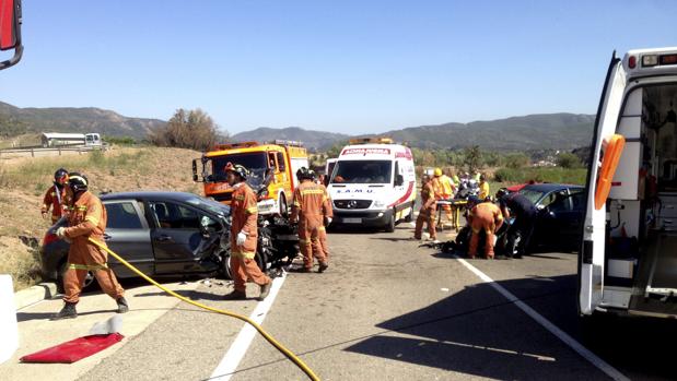 Dos heridos en una colisión entre cuatro coches y dos camiones en Picassent