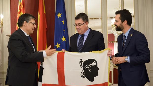 El presidente de las Cortes Valencianas recibe al del Parlamento catalán por el aniversario de la Generalitat