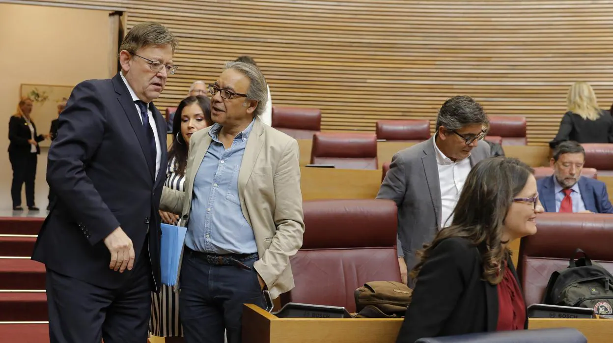 Ximo Puig, Manolo Mata y Mónica Oltra, en las Cortes Valencianas