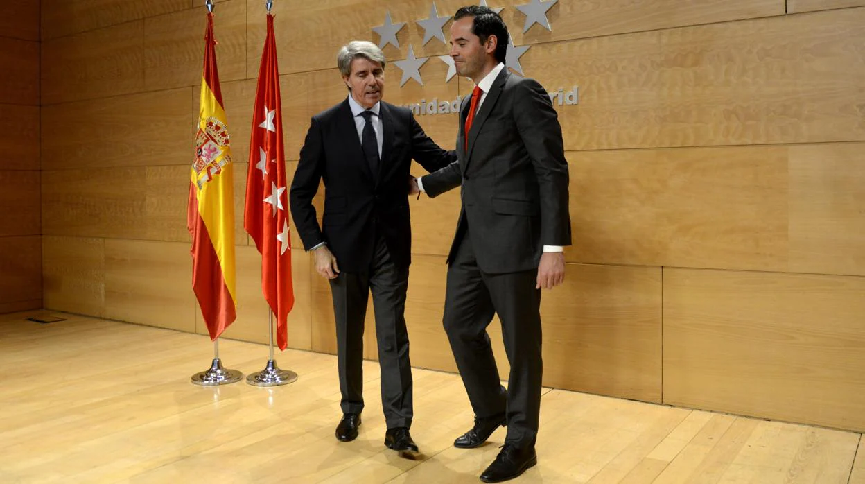 Ángel Garrido e Ignacio Aguado, durante la presentación de los presupuestos