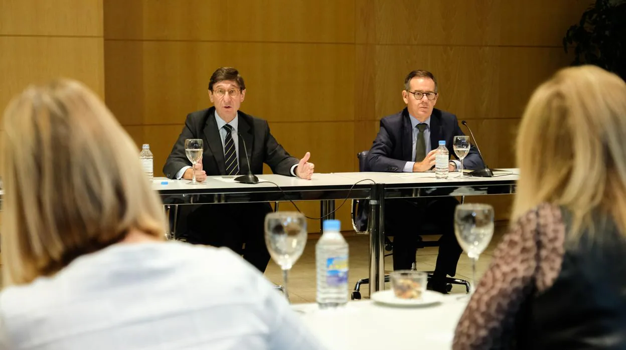 Goirigolzarri y Federico Navarro, director territorial de Bankia en Canarias