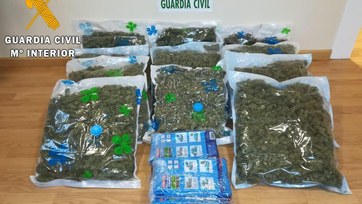 Paquetes con marihuana intervenidos por la Guardia Civil