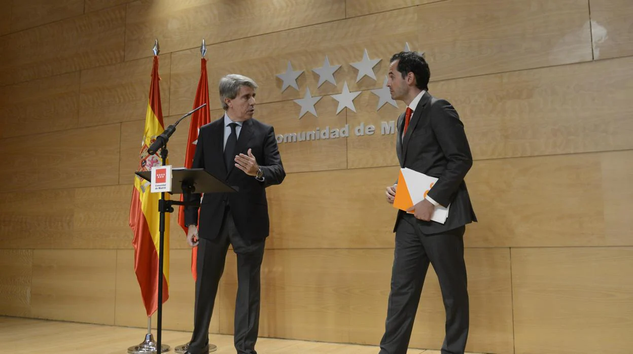 Ángel Garrido (izq.) e Ignacio Casado, presentando su pacto por los presupuestos de 2019