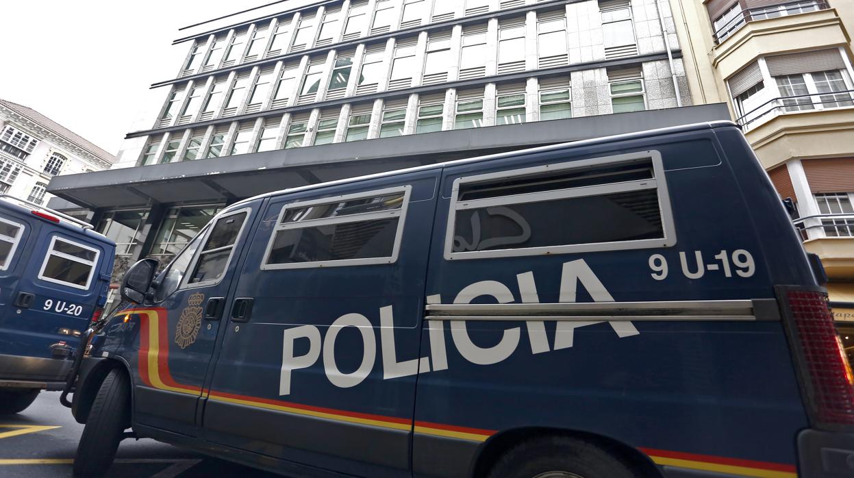 Detenida la madre de una menor a la que obligaba a prostituirse en Burgos con su pareja
