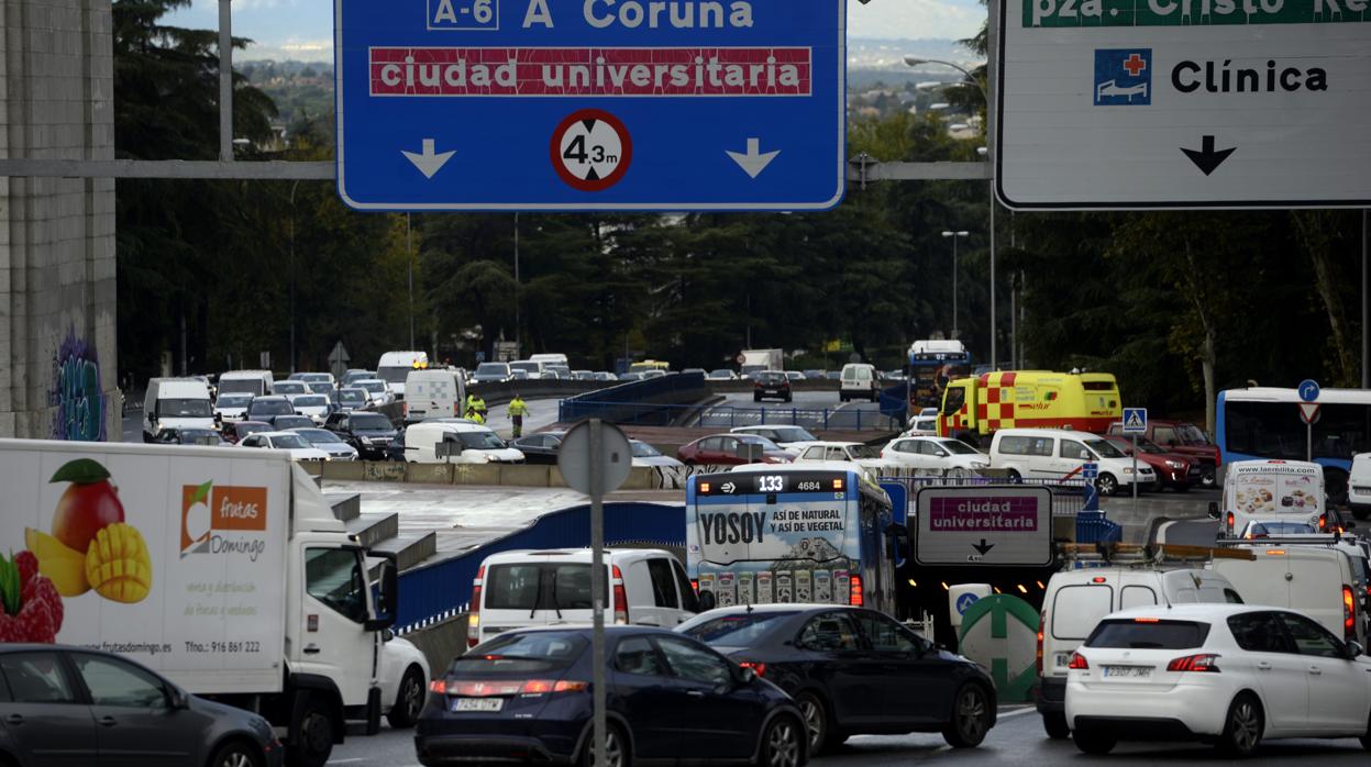 Las retenciones (en la imagen, las inmediaciones de Moncloa) fueron notorias a primera hora