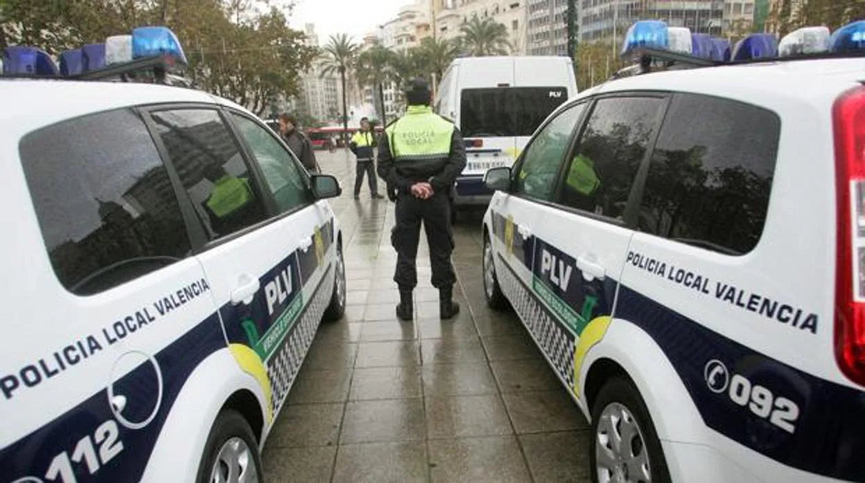 Imagen de archivo de varias patrullas de la Policía Local de Valencia
