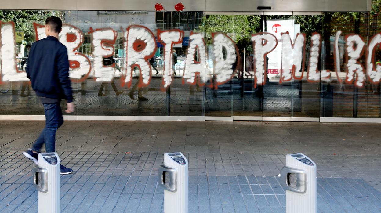 Imagen de la pintada en la sede de la Delegación del Gobierno en Valencia