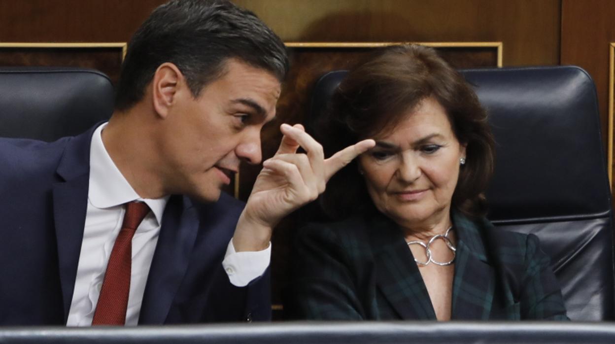 Pedro Sánchez y Carmen Calvo