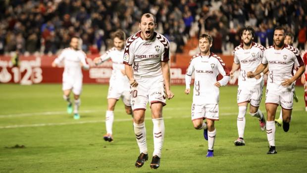 2-0: El Albacete supera al Nàstic con un vendaval de juego ofensivo