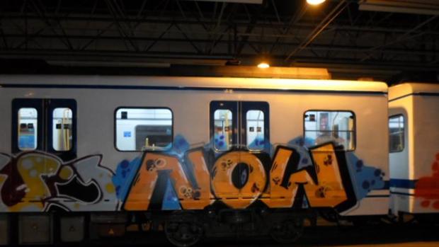 Un grupo de grafiteros agrede a una embarazada y a otros dos pasajeros del metro de Barcelona