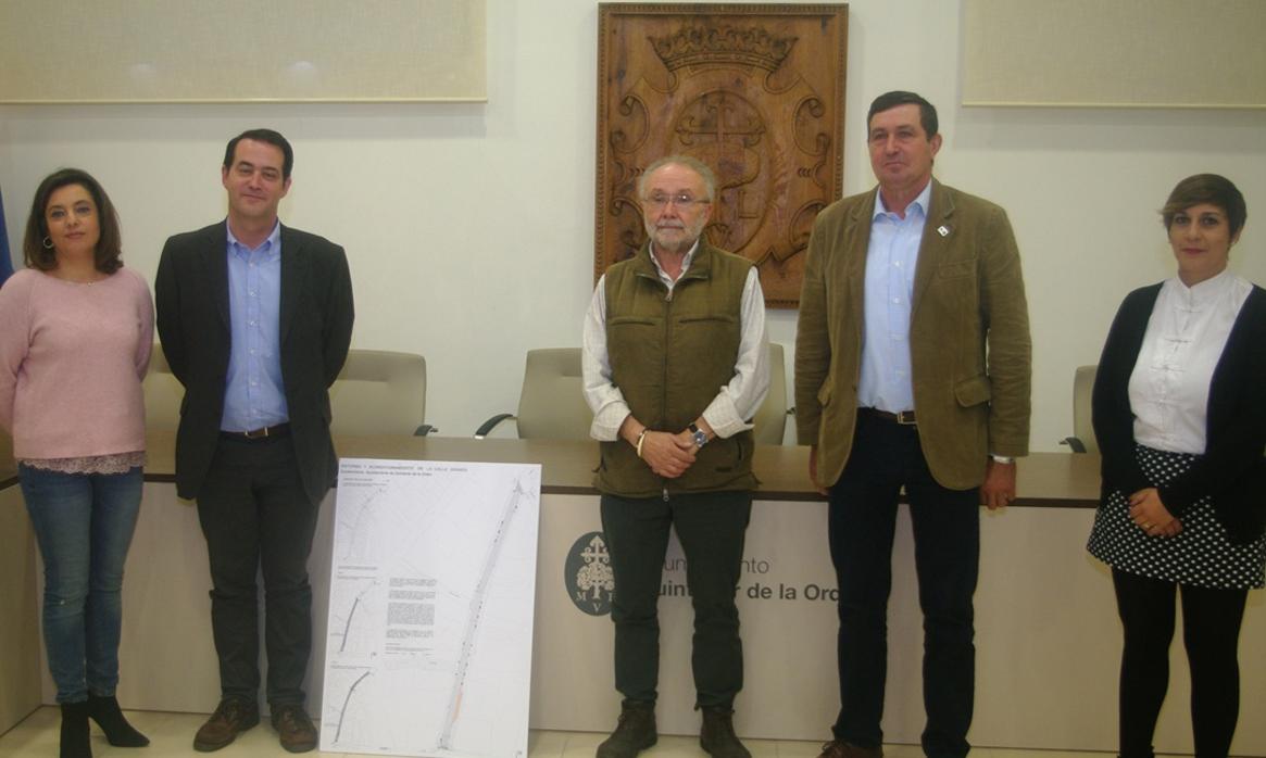 El alcalde Carlos madero con los concejales Eloy Baón, Jesús Toledo, Piedad Díaz y Begola Molina