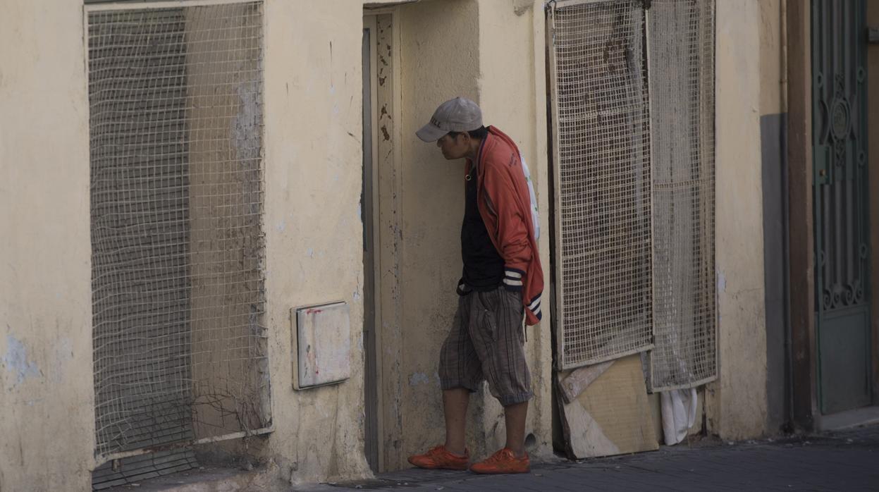 Un toxicómano llama a la puerta de un piso en Tetuán