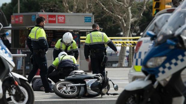 Un motorista ebrio y con el carné retirado cinco veces provoca un accidente grave