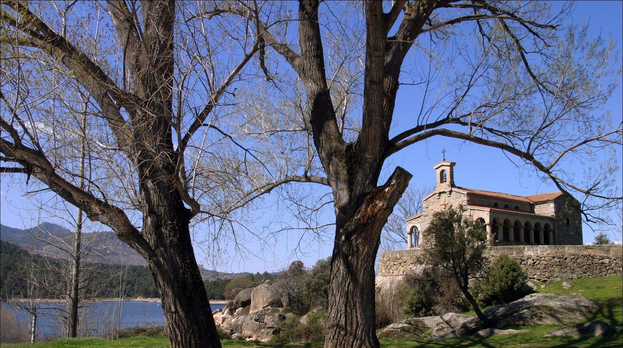 Embalse de El Burgillo (Ávila), junto a la ermita de las Cruceras, en una imagen de archivo