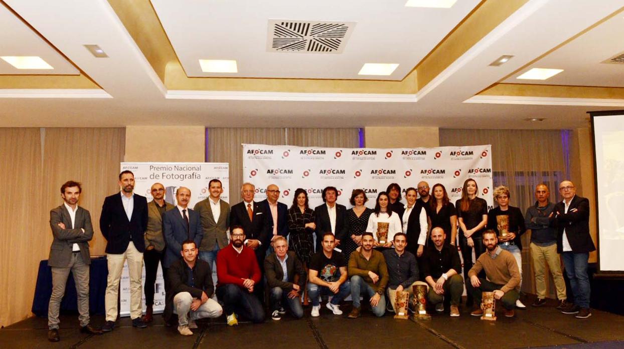 Foto de familia de premiados y autoridades