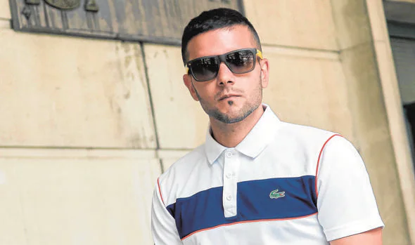 Piden cárcel para tres miembros de La Manada por robar gafas de sol en San Sebastián