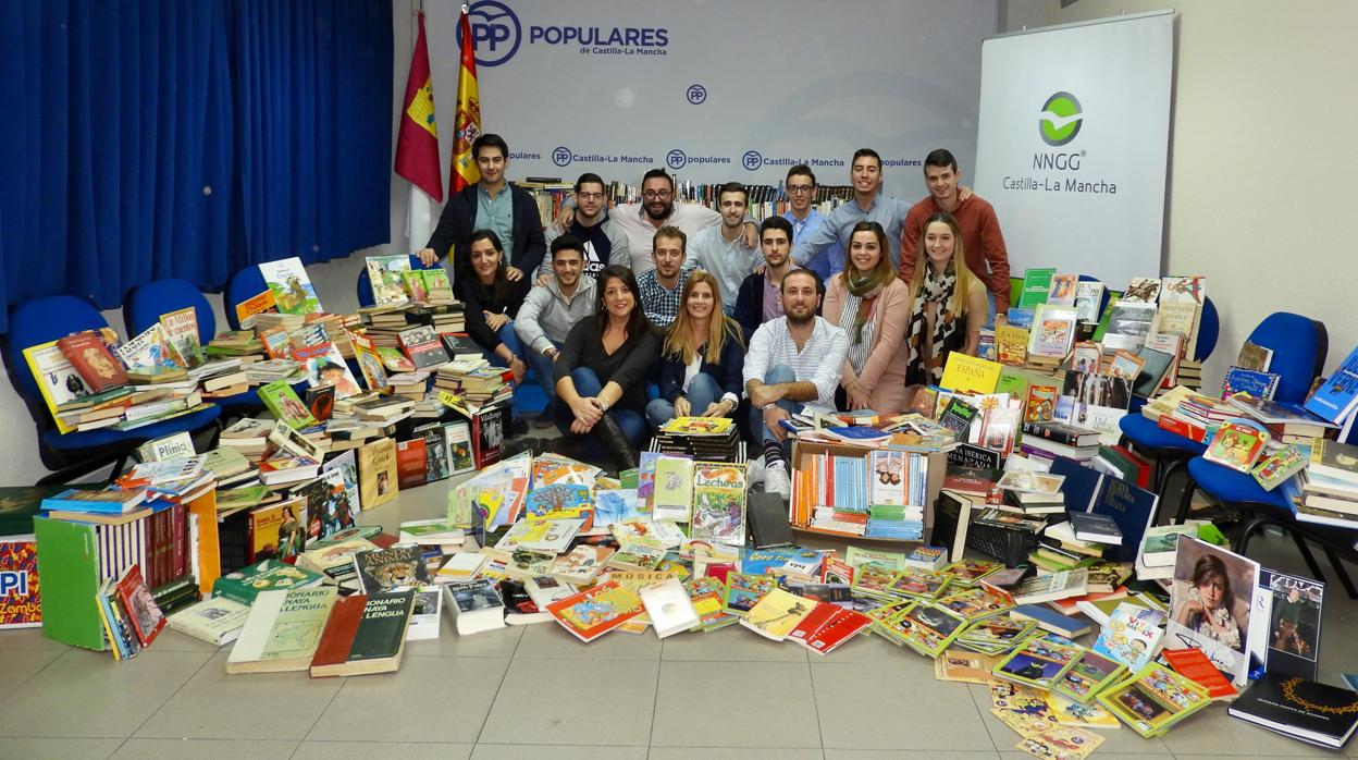 Nuevas Generaciones recoge 10.170 libros para ayudar a la biblioteca de Cebolla