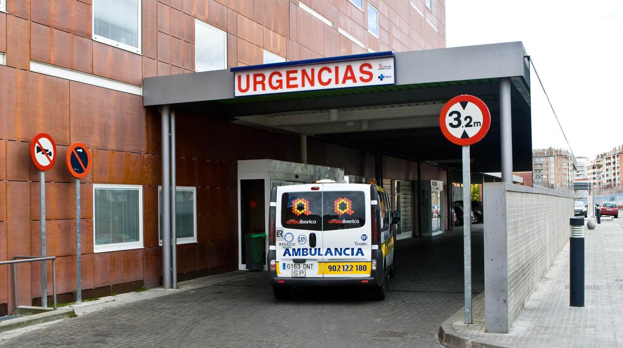 Entrada de Urgencias del hospital Virgen de la Concha de Zamora