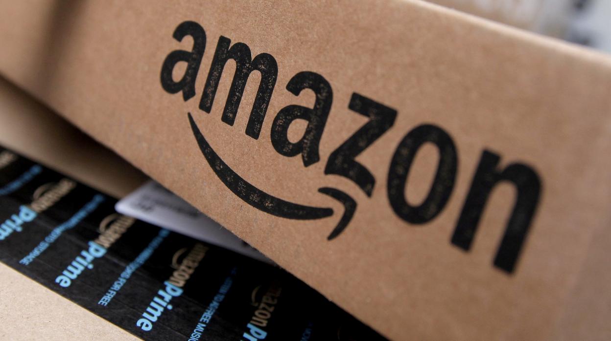 Caja con el envío de Amazon tras realizar el pedido