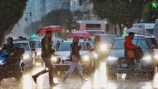 Alerta roja en Valencia: las lluvias dejan 300 litros y obligan a suspender clases en Gandía y Rótova