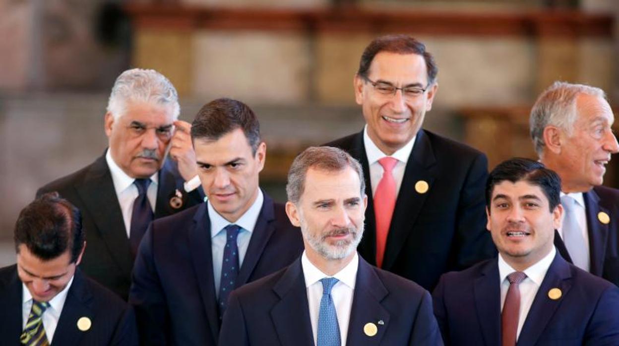 El Rey, junto a Sánchez y otros mandatarios hoy en la Cumbre Iberoamericana