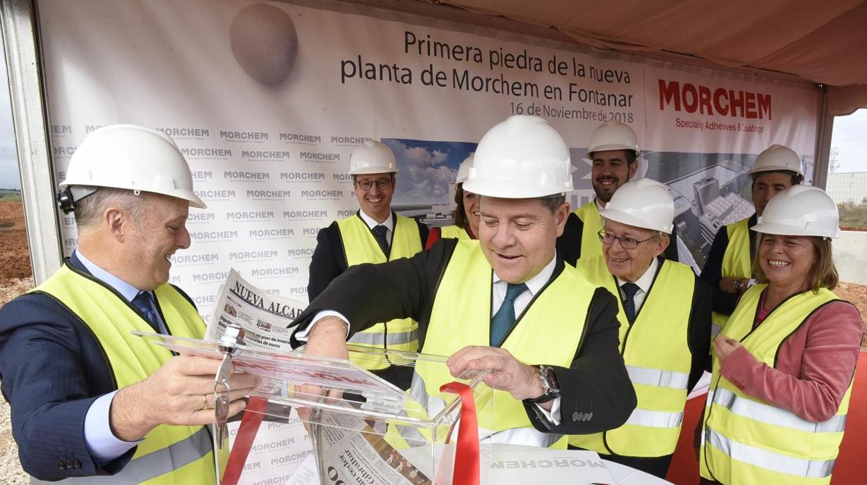 El presidente Page puso ayer la primera piedra de la nueva planta de la empresa Morchem en Fontanar
