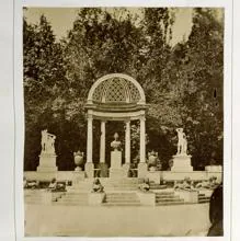 Charles Clifford. Vista del templete de la plaza de Emperadores. 1856