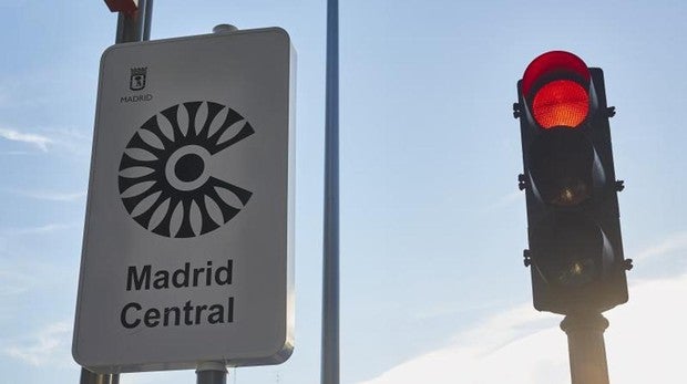 Madrid Central arrancará sin paneles informativos hasta mayo: «Se convertirá en una ruleta rusa»