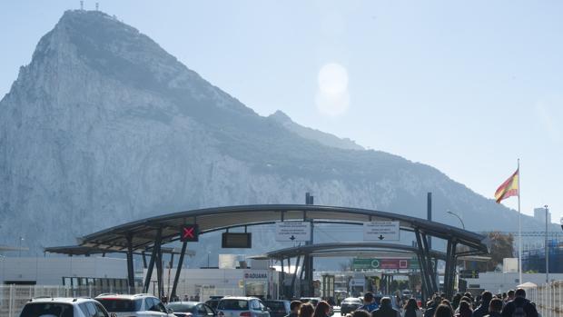 Reino Unido se compromete a contar con España para negociar el futuro de Gibraltar