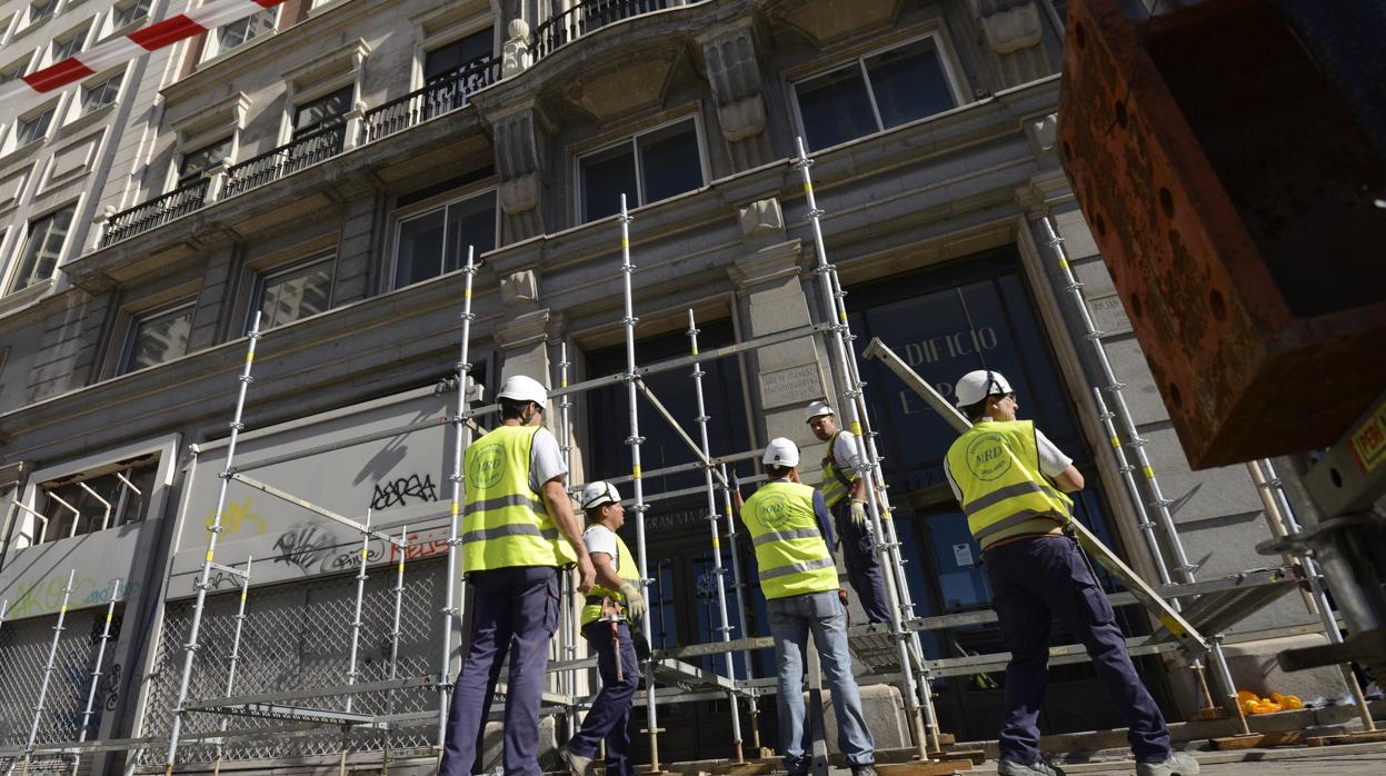 Obras en el Edificio España, antes de su paralización