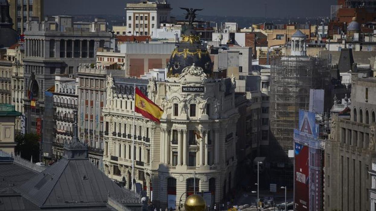 El cruce de la calle de Alcalá con el arranque de Gran Vía, donde se ha producido un socavón