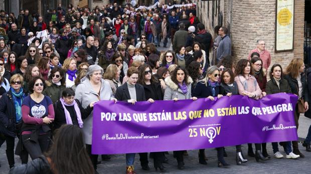 Cientos de personas rechazan la violencia machista en Castilla-La Mancha