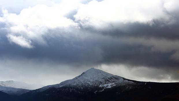 Bajan las temperaturas, llega la nieve y alerta por vientos para este lunes en Castilla y León