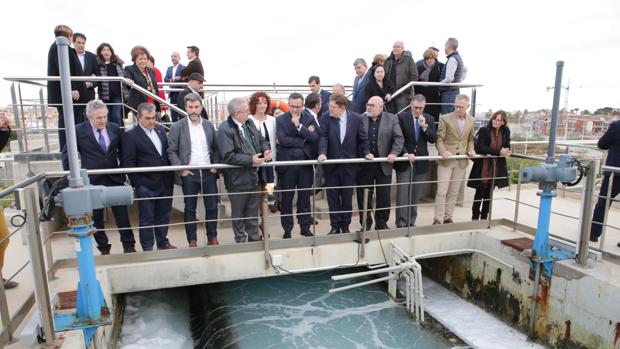 Puig se consuela con que la desaladora de Torrevieja «garantiza agua de calidad a medio-largo plazo»