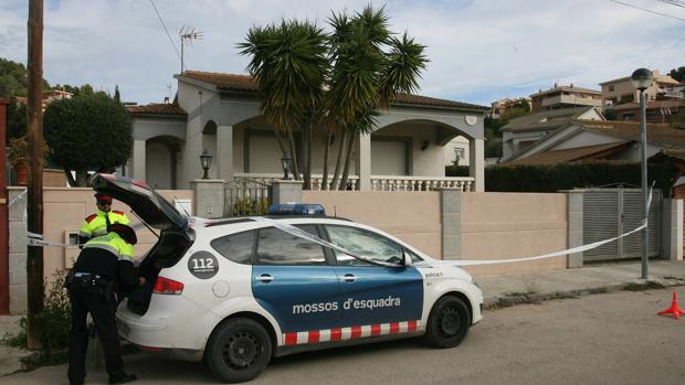 Se entrega a la Policía tras apuñalar mortalmente a un hombre en una casa que acabó en llamas