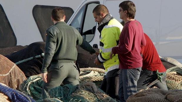 La Guardia Civil reanima a un anciano tumbado inconsciente y sin pulso en una calle de Castellnovo