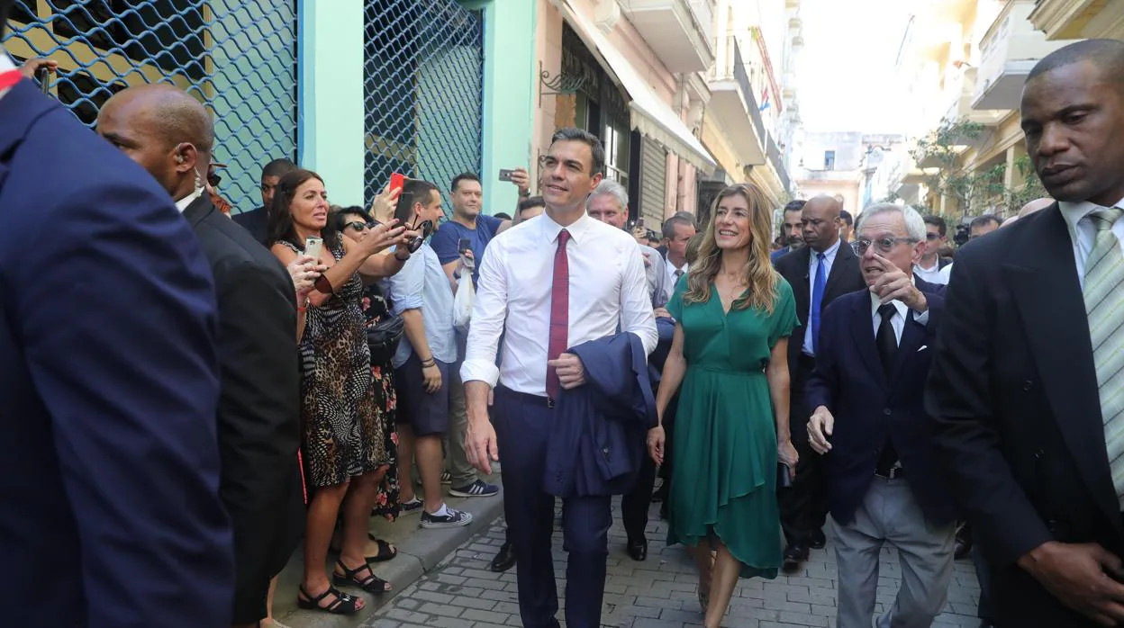 Pedro Sánchez y Begoña Gómez, en el reciente viaje a Cuba