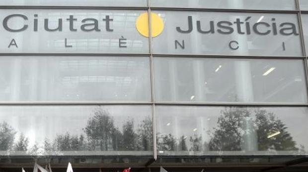 El Supremo confirma la condena de cárcel a una exsocia del bufete Broseta por estafarles 4,6 millones