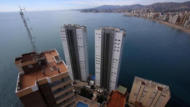 El Supremo ordena a la Generalitat la demolición de dos grandes rascacielos en Benidorm